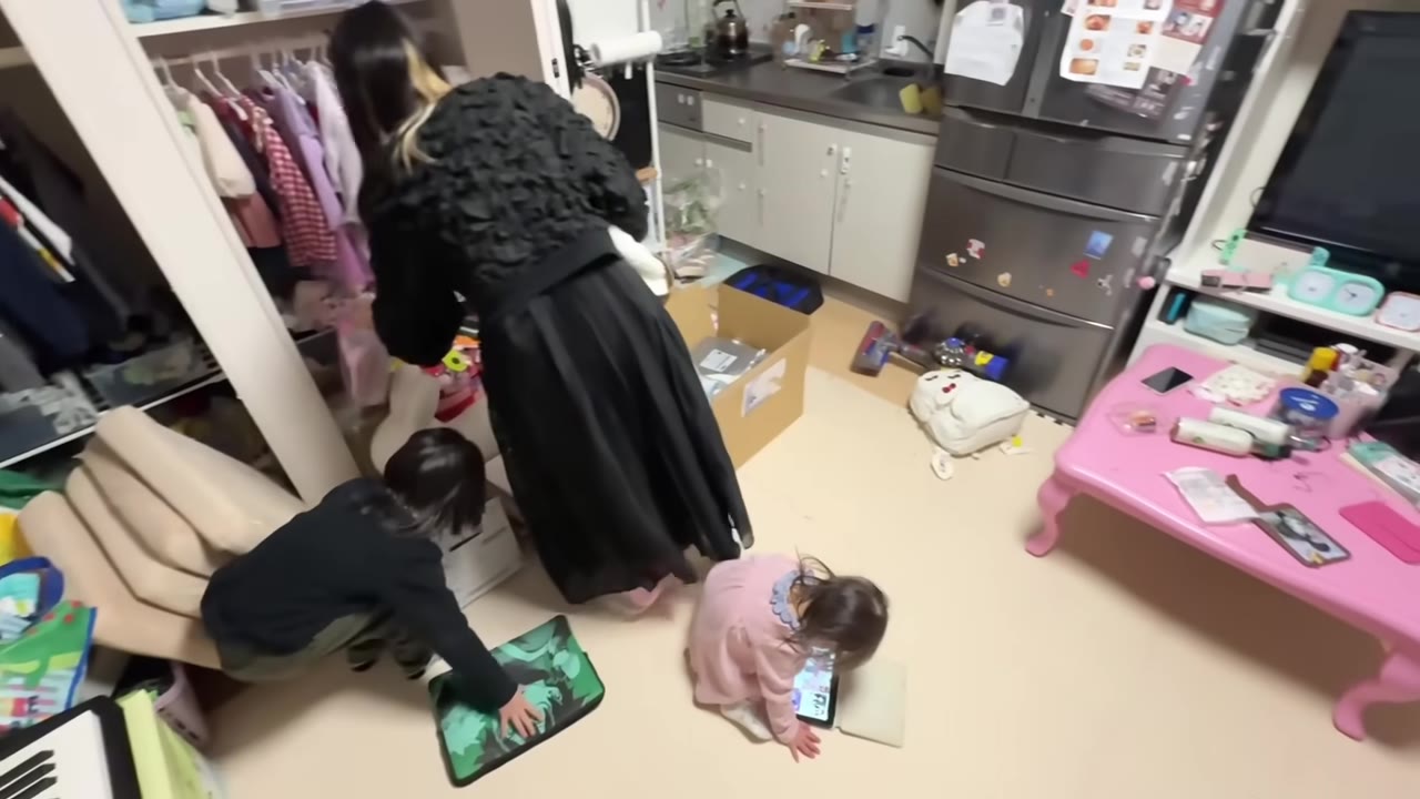 子どもと片付け2回戦。自分から「手伝いたい」と言ってくれた