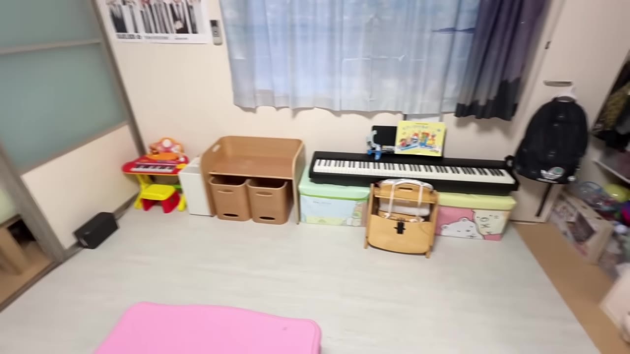 After：学習机も置けるようになったピアノまわり