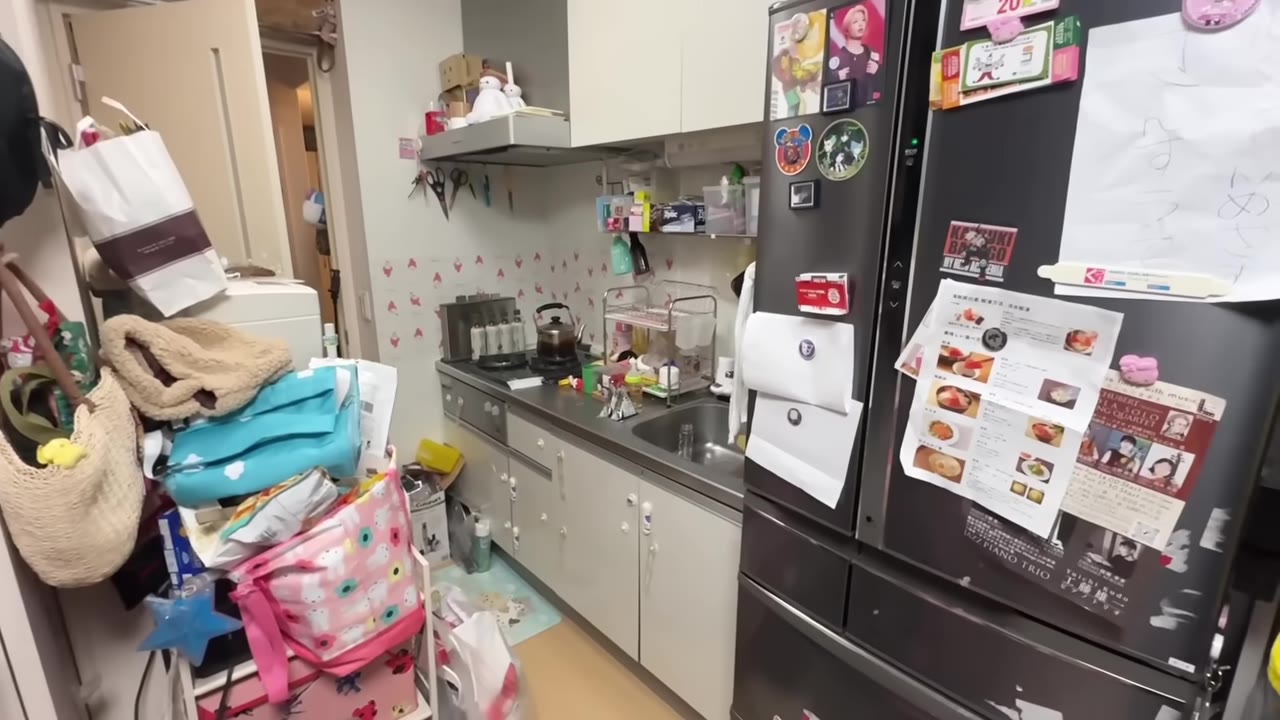 Before：モノで埋まっていたキッチン