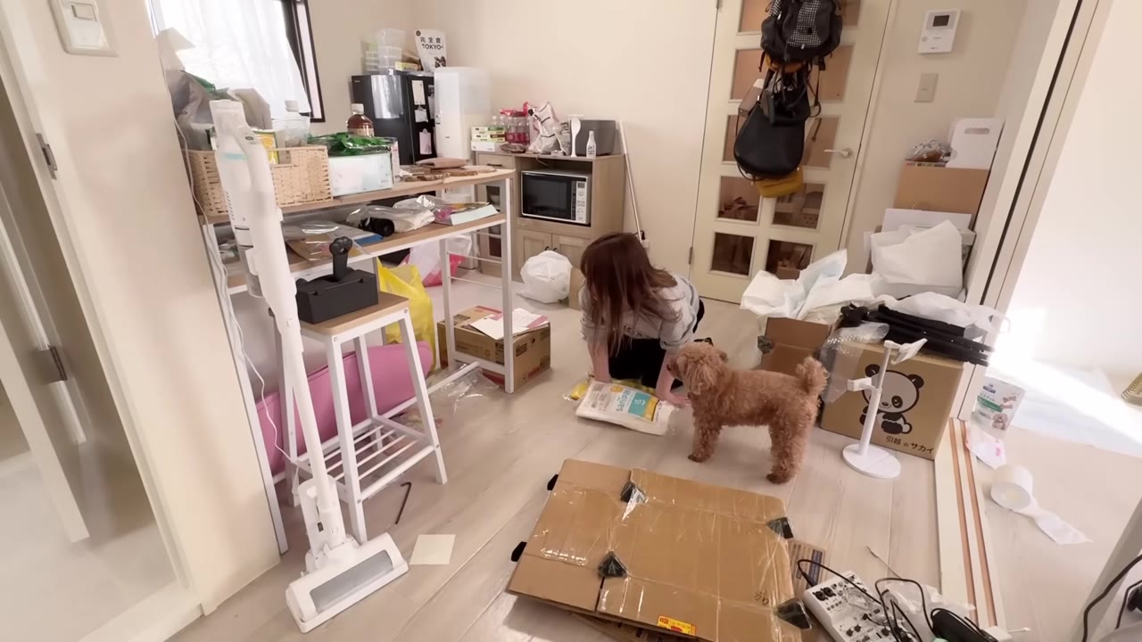 片付けスタート。まずは床のゴミを袋に詰める