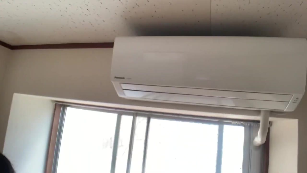 壁に付いたパナソニックのエアコン