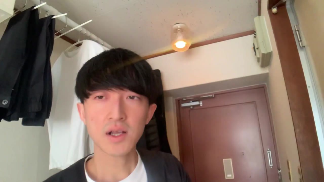 寝るときはいつも水色。リラックスできるように水色にしたり、逆