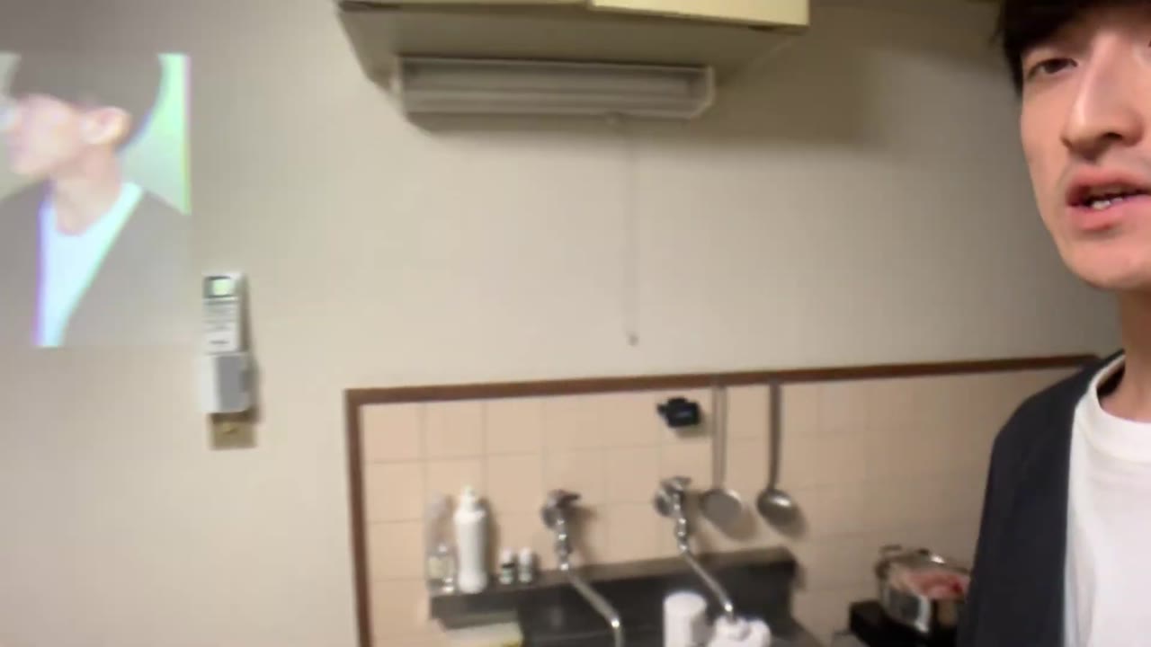 キッチンで立ち仕事をしながら、真横にYouTubeを流せる