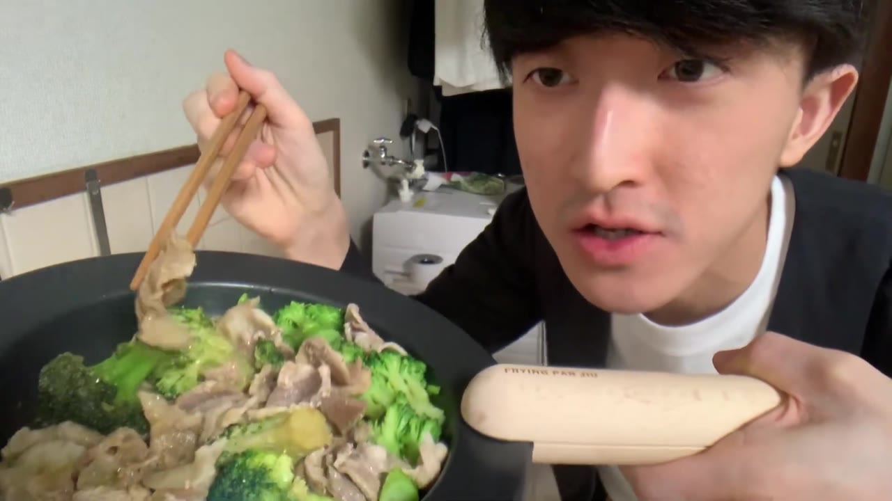 完成したブロッコリーと豚肉の醤油蒸し