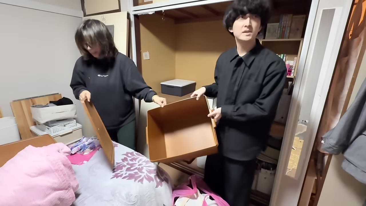 押し入れから出てきたカバンと収納