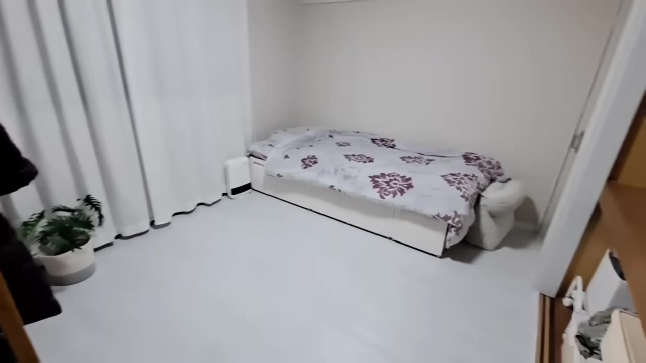 2週間後。白い床になった部屋