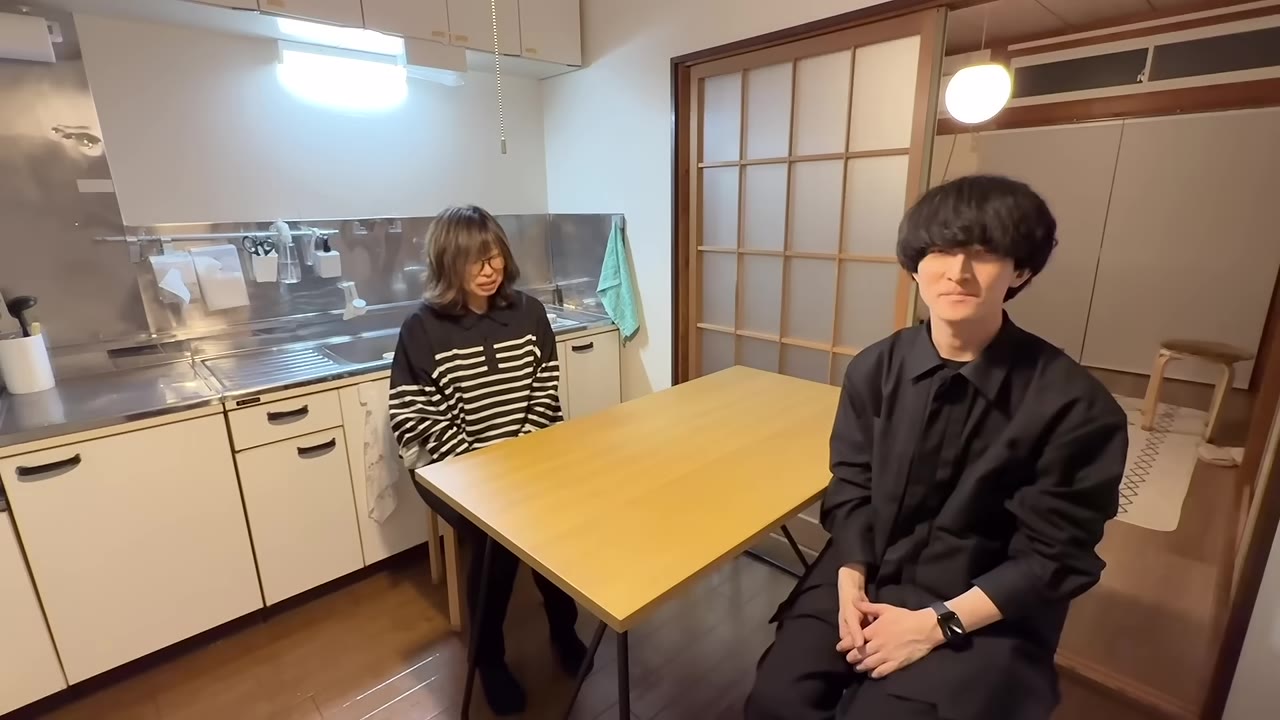 視聴者へのメッセージを話すあけみさん