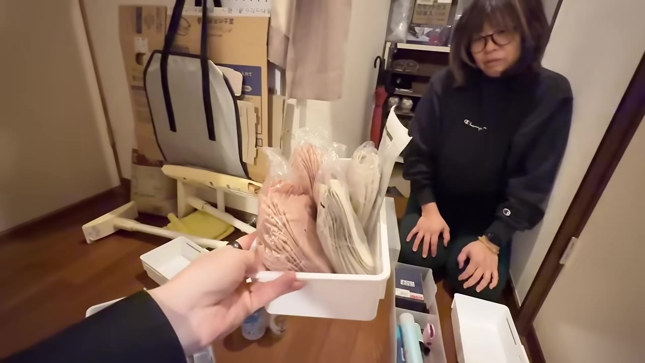 靴箱から出てきた、シューケア用品や防水スプレー