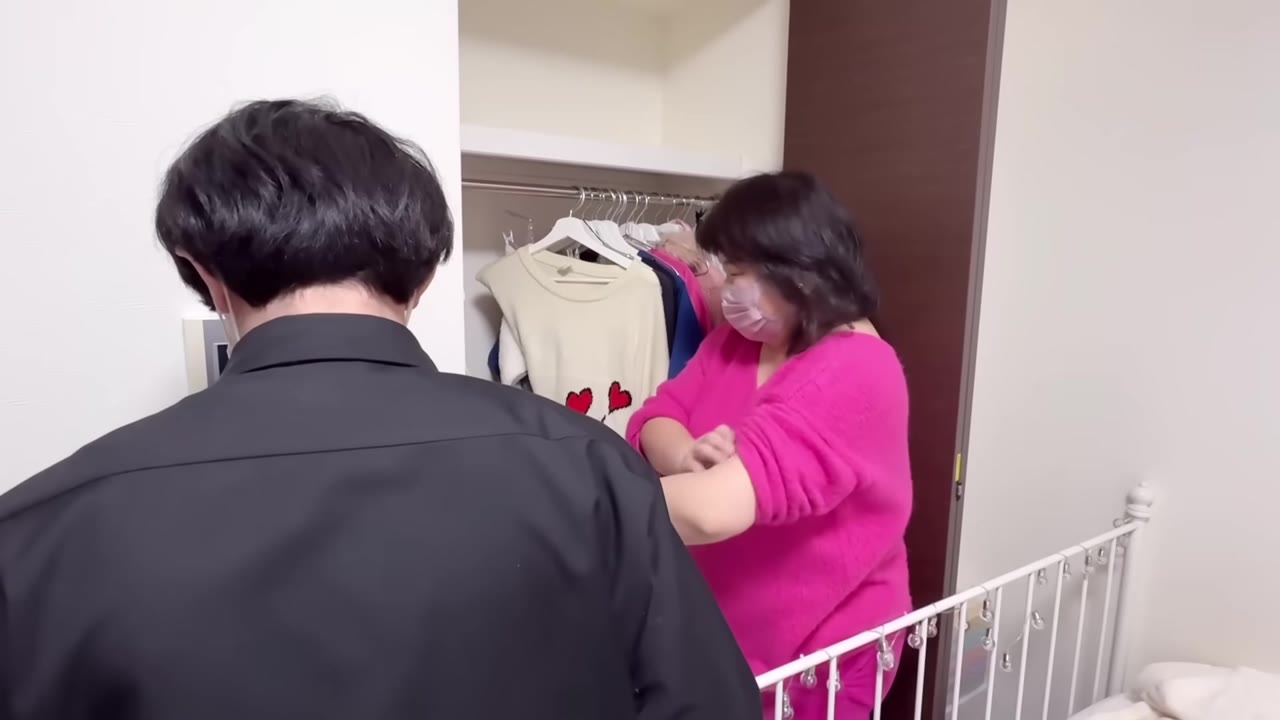 1着ずつ「着るか」で仕分ける