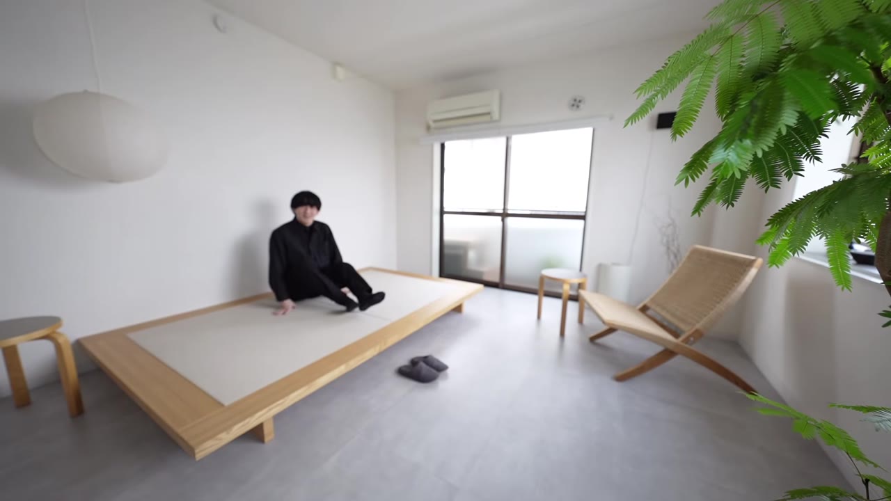 25㎡のワンルーム。床から浮いた畳ベッドが部屋の主役