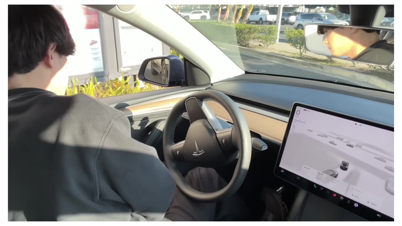 運転席に座るしぶ