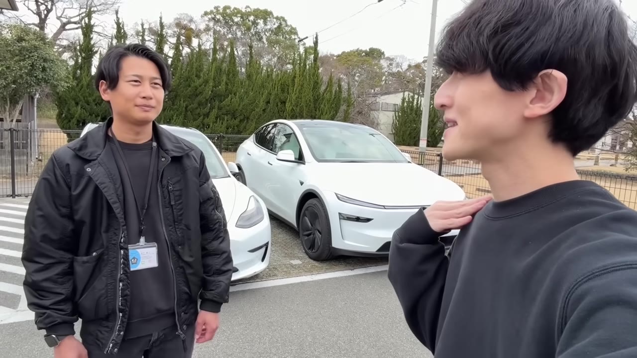 そしてこの車、シアター機能でNetflixもYouTubeも